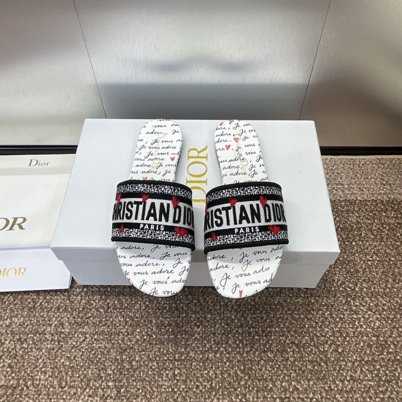 ch**an D*or slippers